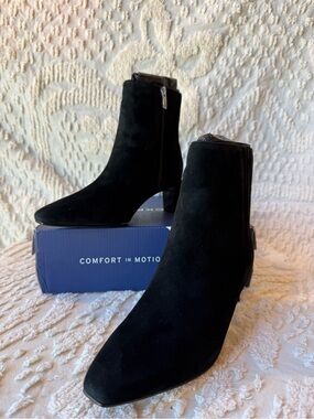 Rockport Black Suede Ankle Booties with Side Zip #713